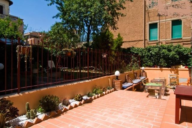 Tra Gianicolo E Trastevere Rome Luaran gambar